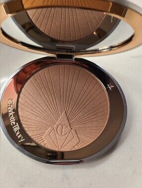 Charlotte Tilbury Hollywood Superstar Glow Highlighter